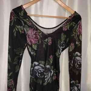 (Lululemon) Scoop neck floral long sleeve shirt